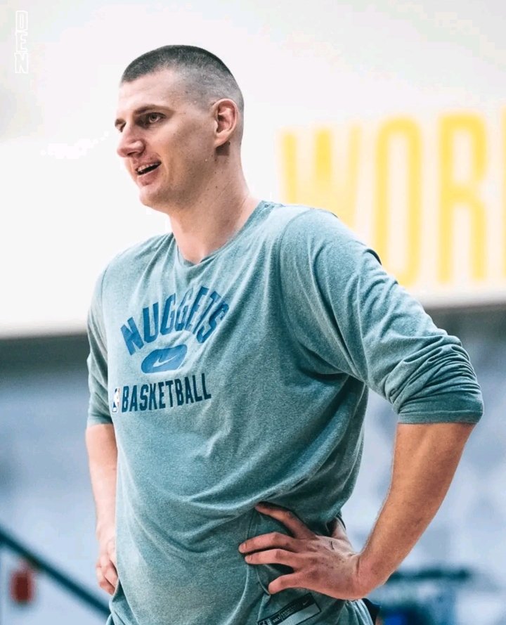 AC米兰训练开放日；国际比赛日临场应变引欢呼；NBA季后赛在即；心理建设被强调的简单介绍-游体育