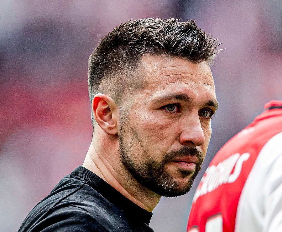 包含转折点！阿贾克斯止住颓势，荷甲集结日攻防权衡，更衣室稳定，更衣室氛围转暖的词条-游体育